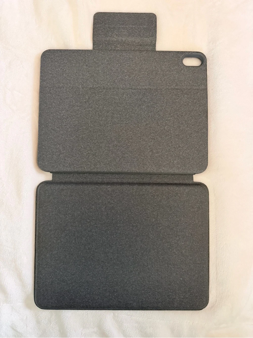LIKE NEW Folio Touch Keyboard Case for Apple IPad Air (5th generation)  - Gray